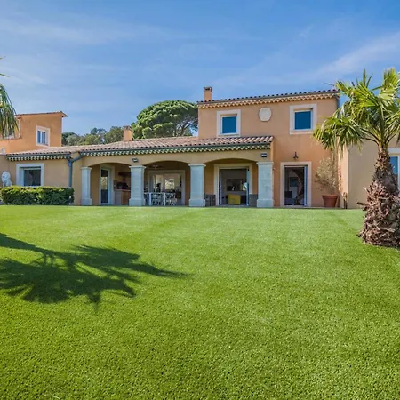 Family In 생트막시메