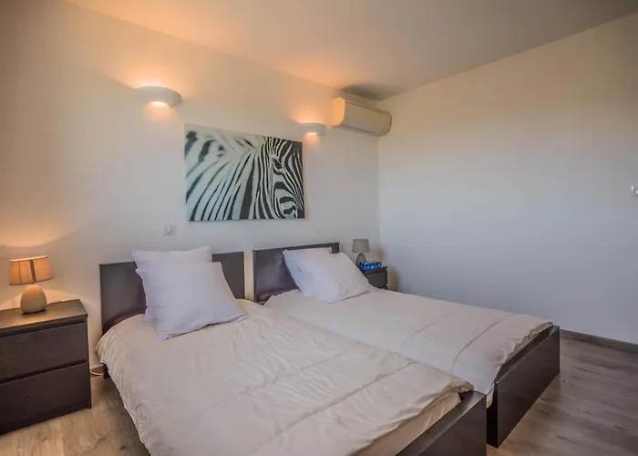 Family In Σαιντ-Μαξίμ