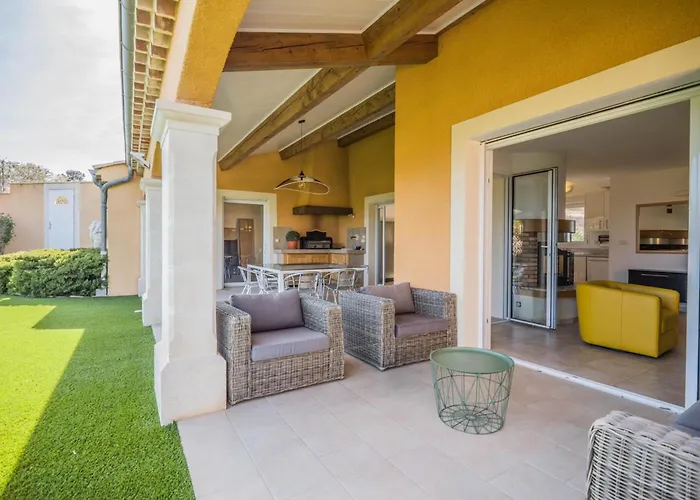 Family In * Σαιντ-Μαξίμ