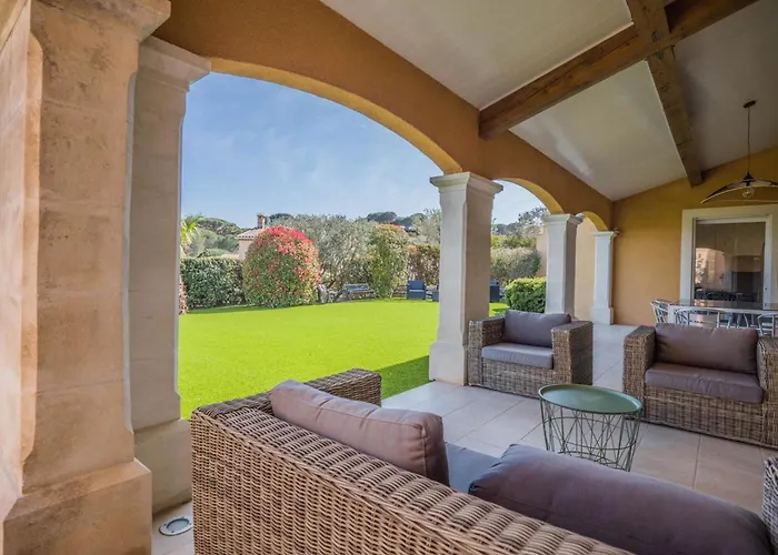 Family In Σαιντ-Μαξίμ